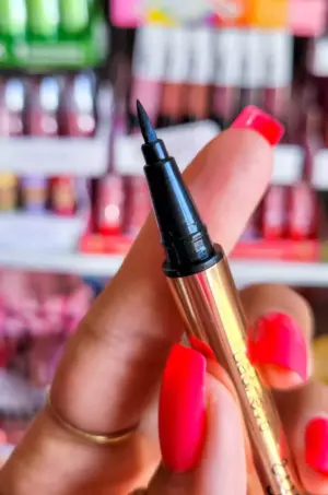 Caneta Delineadora Eyeliner - Lua & Neve - Image 2