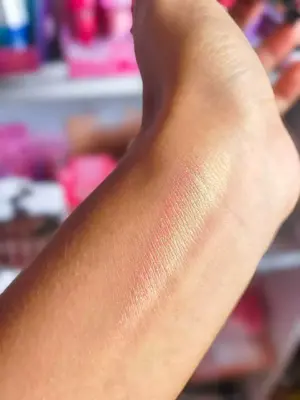 Blush Rose Glow Uni Makeup - Image 5